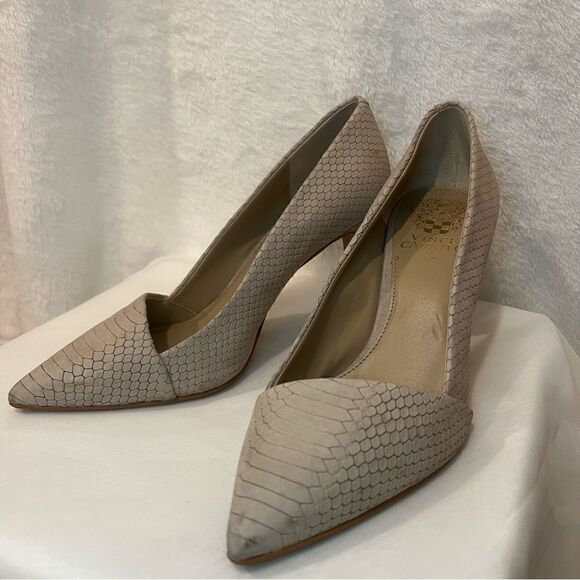 Vince Camuto VP Perri Pumps - Picture 13 of 16